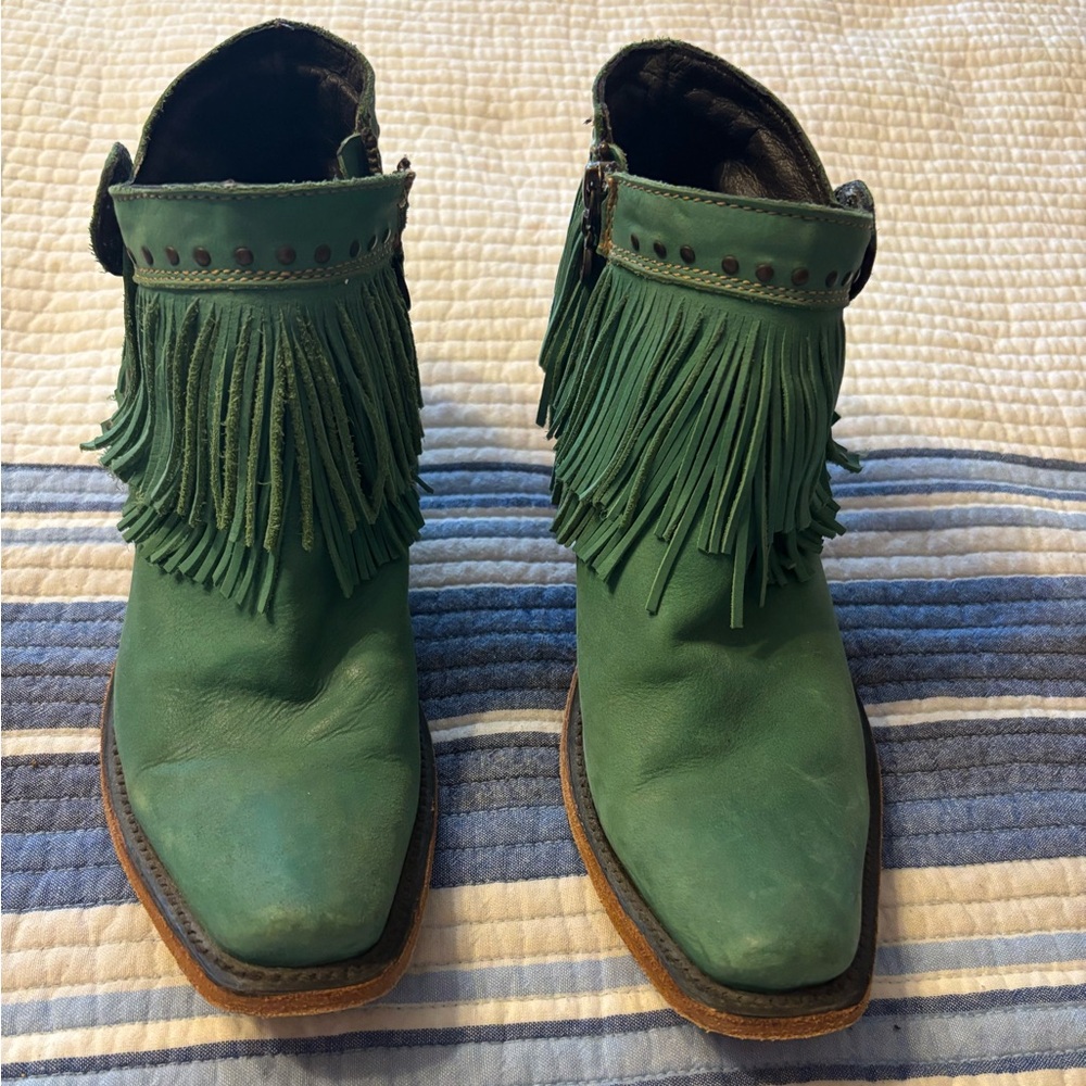 Liberty Black Turquoise Booties
Worn 4 times, Still in great condition!!!